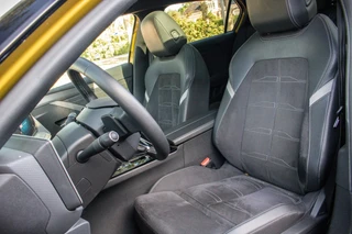 Opel Astra 1.2 Turbo 130 PK Ultimate Automaat Panodak | Camera | AGR Stoelen | Dodehoek Detectie | Adaptieve Cruise Control | 24DKM! | Rijklaar / 7