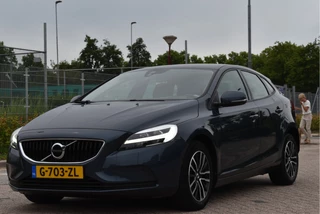 Volvo V40 1.5 T2 Polar | NL-Auto | Historie | Standkachel | Stoelverwarming | Nav | Sfeerverl. | Full LED | Zeer netjes