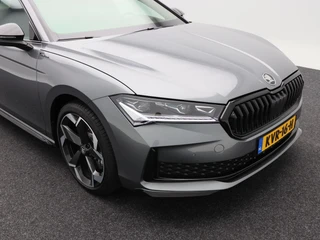 Skoda Superb Combi 1.5 TSi 204 Pk PHEV Sportline Business | Trekhaak | Carplay | Canton Audio | Head-up Display | Panoramadak | Virtual Cockpit | Adaptive Cruise | 19 Inch / 14