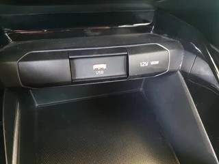 Kia Stonic 1.0T DynamicLine | Camera | Climate control | Apple Carplay / Android Auto | Cruise control | Parkeersensoren achter | Lichtmetalen velgen 16inch | / 33
