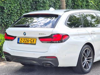 BMW 5-serie Touring 530e M Sport LED CarPlay Elek. Stoelen 100% dealer onderhouden 530e Business Edition Plus / 35