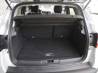 Renault Captur 0.9 TCe Xmod | Lederen bekleding | Stoelverwarming | Trekhaak | Keyless entry en start | Climate control | Navigatie | Extra getint glas | Regensensor / 11