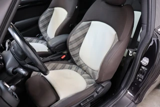 MINI Cooper Hatchback Chili Business 3 deurs  / Navigatiesysteem Professional / Panoramadak / LED / Climate Control / Parkeersensoren / Sportstoelen / Cruise Control / Bluetooth / 17 Inch / Chrome Line / Lichtpakket / Extra Getint Glas / 13