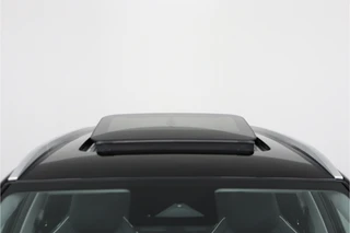 Omoda 5 EV Premium 61 kWh *DEMO* - Stoel/Stuurwiel verwarming - Schuif/Kanteldak - Navigatie - Adaptief Cruise Conrole - WLTP 402 KM - 7 Jaar fabrieksgarantie / 45