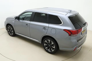 Mitsubishi Outlander 2.0 PHEV Automaat instyle | Navigatie | Lederen bekleding | Achteruitrijcamera | Elektrische achterklep | Stoel- en stuurverwarming | Verwarmd voorraam / 5