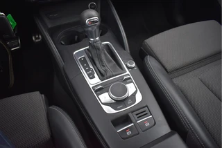 Audi A3 Sportback 1.5 TFSI CoD Sport S Line Edition 150 pk  | NL-Auto | Open dak | Carplay | Adapt.Cruise Control | Navi | Full LED | Onderh.historie / 24