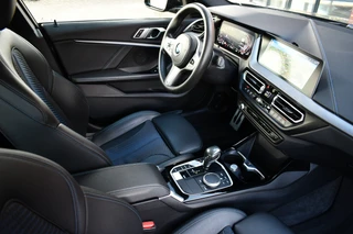 BMW 2 Serie Gran Coupé 218i M-Sport  Shadowline Trekhaak 18inch Live-cockpit Sfeerverlichting / 56