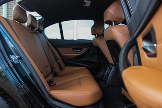 BMW 3-serie 316i Executive | Luxury Line | Sportstuur | Cruise control | Sportstoelen | Stoelverwarming | Climate control | Navigatie | Bluetooth | Regensensor | Lichtpakket | 18 inch | PDC / 19