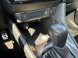 Toyota Yaris 1.5 Hybrid GR SPORT PANODAK STOEL/STUURVERW JBL-AUDIO HEAD-UP 18'' LM-VELGEN PARK-SENSOREN NAVI KEYLESS CAMERA APPLE/ANDROID NL-AUTO 1E-EIG / 24