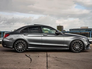 Mercedes-Benz C-klasse 180 AMG Night Edition | Panoramadak | Burmester | Memory | 360 Camera | Leder | LED | Sfeerverlichting | Stoelverwarming | 19" / 7
