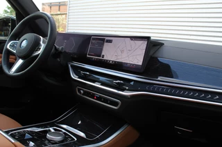 BMW X5 xDrive50e M-Sport Pro  | Vierwielbesturing | Trekhaak | Spoilerpakket | H&K | Panoramadak | Luchtvering / 7