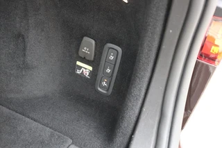 Volvo V60 2.0 T8 Twin Engine AWD Inscription (391PK) ORIG.NL/NW.PR73000/DEALERONDERH. / 65