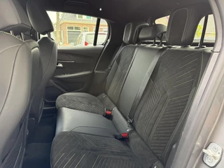 Peugeot 208 1.2 Hybrid 145 e-DCS6 GT | Alcantara | Stoelverwarming + massage | Achteruitrijcamera | Cruise | Apple Carplay/Android / 9