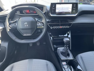 Peugeot 2008 100pk Allure Pack (Camera - Automatische Airco - i-cockpit - Navigatie - 17" - Apple Carplay - LED) / 14