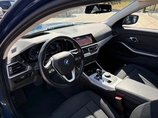 BMW 3-serie Touring 320e High Executive *Laser Koplampen* / 7