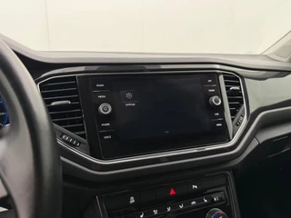 Volkswagen T-Roc 1.5 TSI Sport | Trekhaak | Adaptive Cruise | Stoelverwarming | Digital Dash | CarPlay / 17