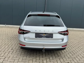 Skoda Superb Combi 1.4 TSI iV Style * AUTOMAAT * Trekhaak * Navigatiesysteem * Elektr. Kofferklep * / 31