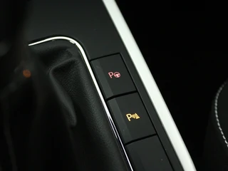 Seat Arona 1.0 TSI Xcellence Launch Edition | Trekhaak | Beats Audio | Navi | Camera / 41