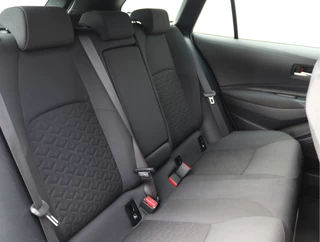 Toyota Corolla Touring Sports 1.8 Hybrid Business  | Navigatie | Stoelverwarming / 17