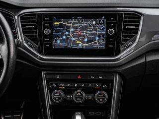 Volkswagen T-Roc 1.5 TSI 150 PK DSG Style IQ.DRIVE | Trekhaak | Virtual Cockpit | LED | ACC | Camera | Dodehoekdetectie | Stoel-/Stuurverwarming | Navigatie | Apple CarPlay/Android Auto | 18" / 21