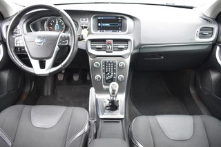 Volvo V40 1.6 T3 MOMENTUM NAVI / PDC / STOEL VERW. / TREKHAAK / 23