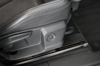 Audi Q3 40 TFSI 190pk quattro edition one Trekhaak Camera Keyless Virtual Cockpit Panoramadak Navigatie S-Line / 43