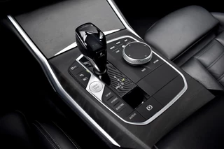 BMW 3 Serie 330e M Sport Individual  | 19'' Wielen | Lederen Bekleding | CarPlay | Audio Media Pack | 1e Eigenaar | / 21