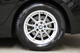 BMW 3 Serie Sedan 320i Executive Edition Automaat  / Trekhaak / Live Cockpit Professional / Cruise Control / Parkeersensoren / Neerklapbare Achterbank / Apple Carplay / Sportstuur / 12