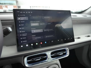Leapmotor B10 Design Hybrid EV 18.8 kWh | Nu beschikbaar | Wltp 900km gecombineerd | Elektrisch 82km Wltp | Luxe uitvoering | Camera rondom | Stoel en stuurverwarming | Draadloze telefoonoplader | Keyless entry en start / 32