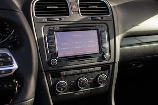 Volkswagen Golf Cabrio 2.0 TSI GTI | 2e eigenaar | DSG | Xenon | Stoelverwarming | Climatronic | Cruise control | Navigatie | Bluetooth | PDC | 18 inch Detroit | Origineel / 22