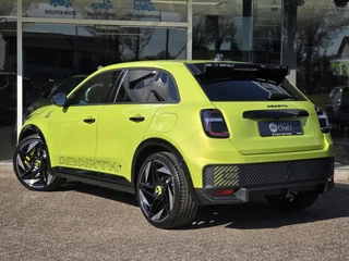 Fiat 600e Abarth Scorpionissima 54 kWh | Apple-Android | Sportstoelen | Parkeercamera / 8