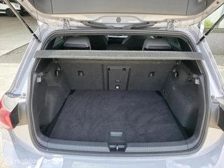 Volkswagen Golf 1.5 eTSI R-Line / Sfeer / Carplay / Camera / 34