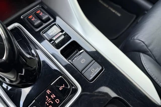 Mitsubishi Eclipse Cross 2.4 PHEV Prestige Automaat | SOH: 98% | Lederen bekleding | Panoramisch schuifdak | Stoel & Stuurverwarming | Camera | Climate control | Extra getint glas / 38