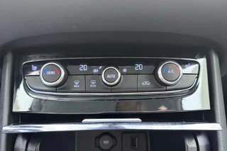 Opel Grandland X 1.6 Turbo Hybrid Business Elegance 225 PK Automaat | Trekhaak | Camera | Keyless | Elektrische achterklep | Climate control | Stoelverwarming | Dakrails / 32