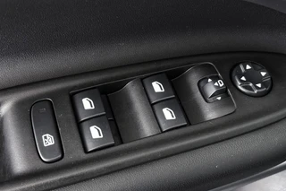 Jeep Avenger 1.2 e-Hybrid Summit Keyless 360-Camera Camera JBL Apple CarPlay / 30