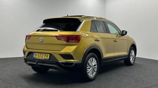 Volkswagen T-Roc 1.0 TSI Style Business PANO LM TREKHAAK DAB CRUISE. / 2