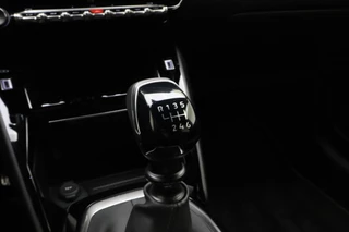Peugeot 208 1.2 PureTech 100 GT | Navigatie | Climate Control | Camera | Full LED | 17'' LM Velgen | Keyless Entry & Start / 28