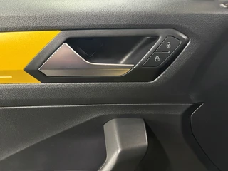 Volkswagen T-Roc 1.0 TSI Style/ NL auto/ Parkeersensoren/ Navi/ LMV / 12