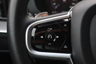Volvo XC60 2.0 T4 R-Design  LED/Leder/Navi/Camera/CarPlay/Virtual Cockpit/Crc/19" / 28