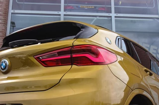 BMW X2 sDrive18i High Executive M-sport | 2e eigenaar | Driving Assistant | Panoramadak | 19 inch | Keyless entry | Head-up | Shadow line | HiFi audio | Stoelverwarming | Alcantara / 46