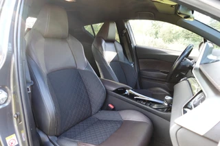 Toyota C-HR 1.8 Hybrid Executive  | Dealer onderhouden | NAVI | Camera | Trekhaak | Cruise control | / 46