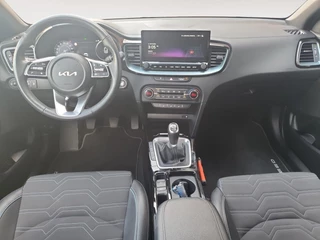 Kia Ceed 1.0T Design Edition | Stoel en stuurverwarming | Dodehoek detectie | Navigatie | Camera | Apple carplay / Android Auto | JBL sound system | / 24