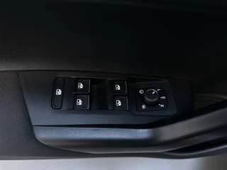 Volkswagen Polo 1.0 TSI Style LED Navigatie Parkeersensoren Climate Control DAB+ / 18