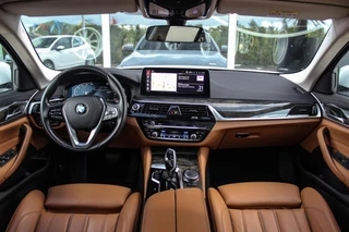 BMW 5-serie Touring 540i xDrive High Executive Luxury-Line | 1e eigenaar | Achterasbesturing | Cruise control adaptief | Apple carplay | Adaptief LED | DAB | Panoramadak | HiFi audio / 4