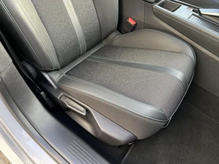 Peugeot 308 SW 1.2 Turbo 130 PK Allure | Automaat | Trekhaak 1400 KG | Navigatie | 360 Graden HD Camera | Full LED Verlichting | Cruise Control | Keyless Entry | Dode Hoek Detectie | Adaptieve Cruise Control | Digitaal Dashbord | 17" Lichtmetalen Velgen | / 37