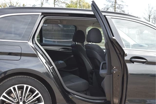 BMW 5 Series Touring 520i Executive Edition Facelift  | NL-Auto | Elekt.trekhaak | Historie | Carplay | Navi | DAB | Full LED | Zeer netjes / 12