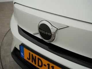 Volvo EX40 SINGLE MOTOR PLUS BLACK EDITION 70 KWH 100% SOH  | Trekhaak | Harman Kardon | Warmtepomp / 35