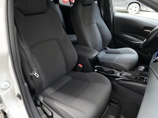 Toyota Corolla 1.8 Hybrid First Edition ✅Stoel&Stuurverw.✅Adapt Cruise✅Clima✅Camera✅Navi✅Two Tone✅ / 7