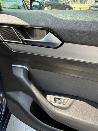 Volkswagen Passat 1.8 TSI Business Edition R Automaat | Climate control | Achteruitrij camera | Navigatie | Elektrisch Pakket | Afneembare Trekhaak | Ergo-Comfort stoel | Parkpilot | LM-Velgen | LED Verlichting / 46