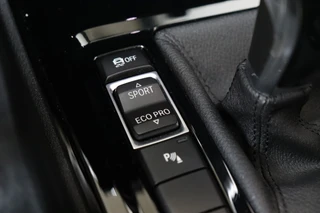 BMW X2 sDrive20i High Executive M Sport Pakket Automaat  / Navigatiesysteem Plus / Leder / Panoramadak / Stoelverwarming / LED / Harman Kardon / 19 Inch / Head-Up Display / Parkeersensoren voor+achter / Climate Control / Shadow Line / 37